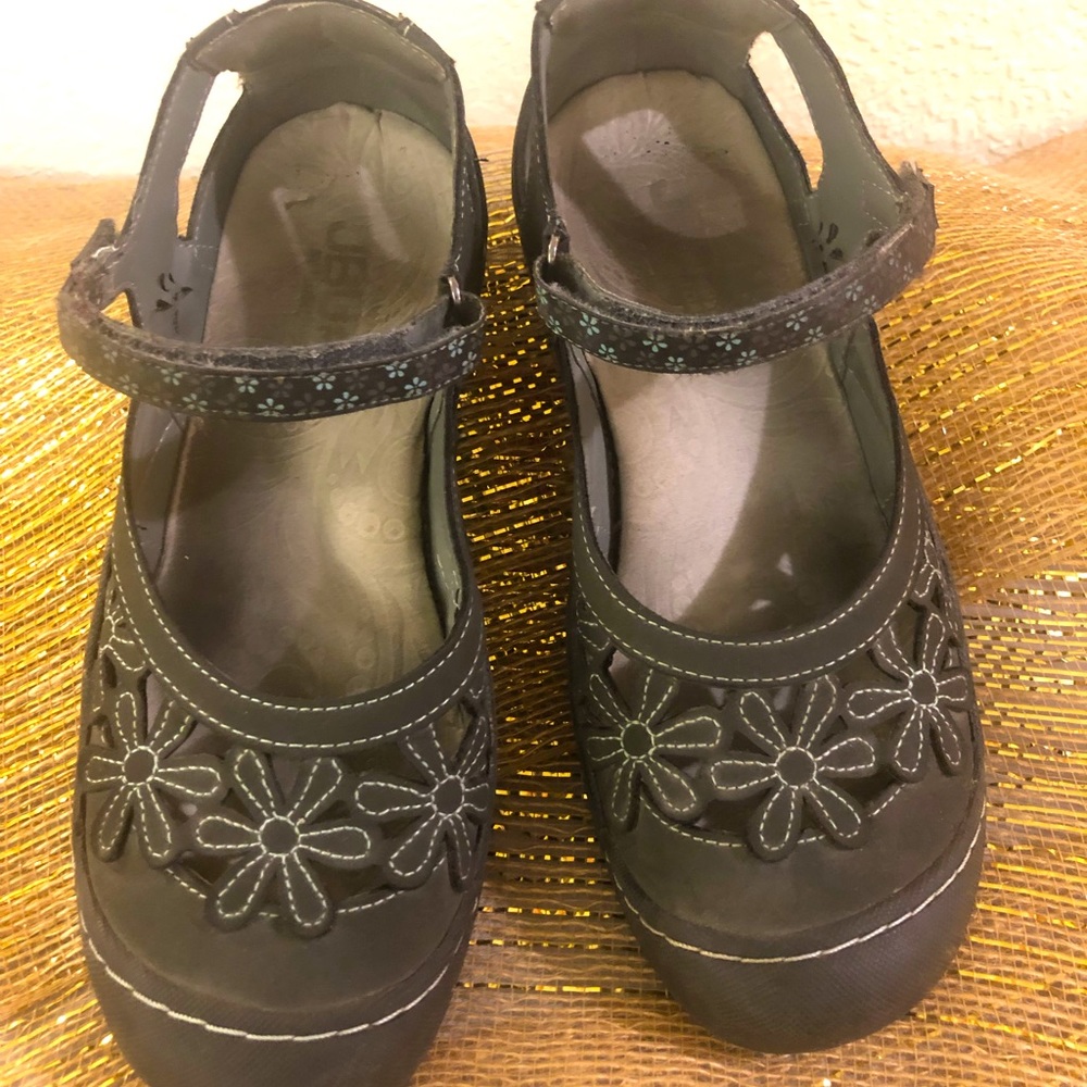 Jambu Mary Janes, Size 9, Gray with very light blue stitching, velcro straps.